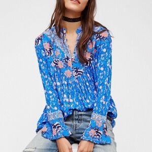 Free People | Blue Floral Patterned Long Sleeve blouse size S